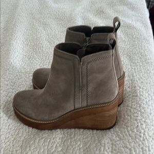 Diba True Boots Suede Size 8       NWOT